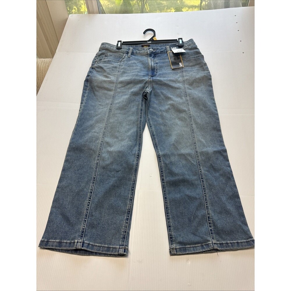 Lee Women’s Capri Jeans Mid Rise Stretch Blue Denim NWT Size 14